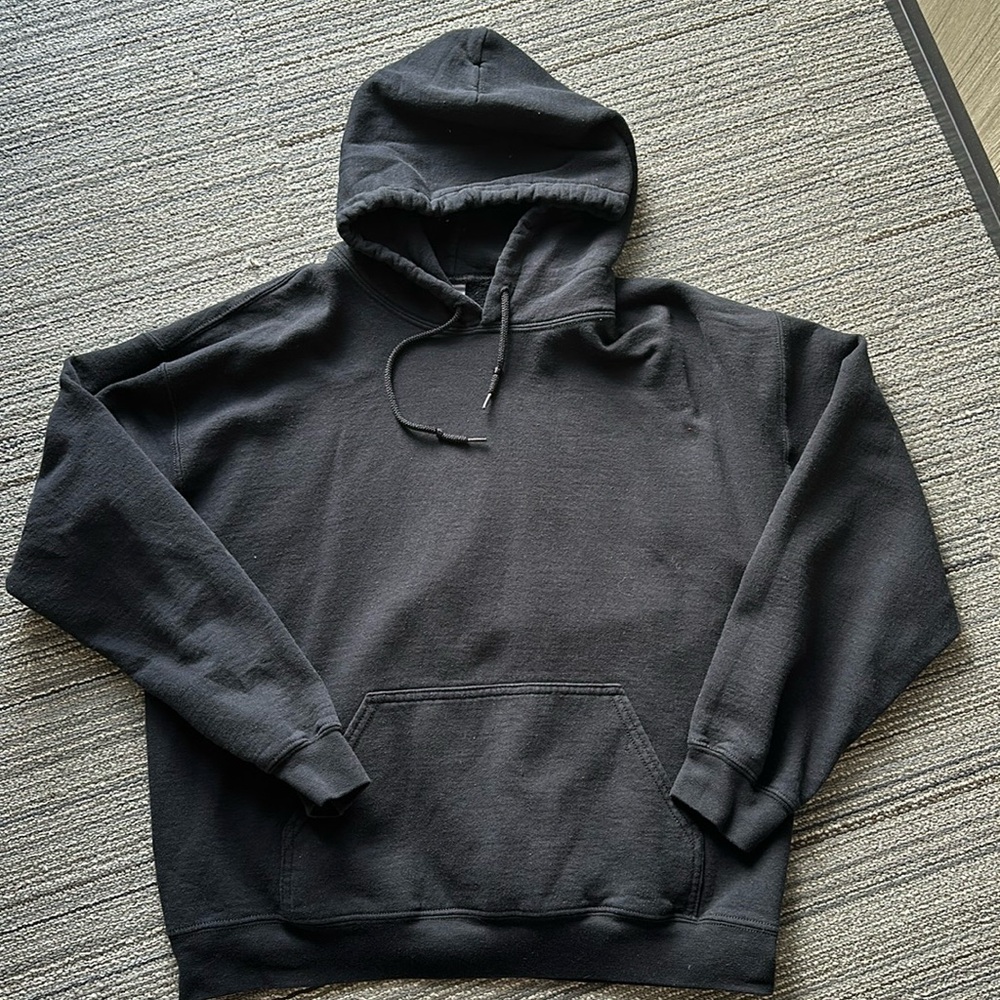 Black gildan hoodie